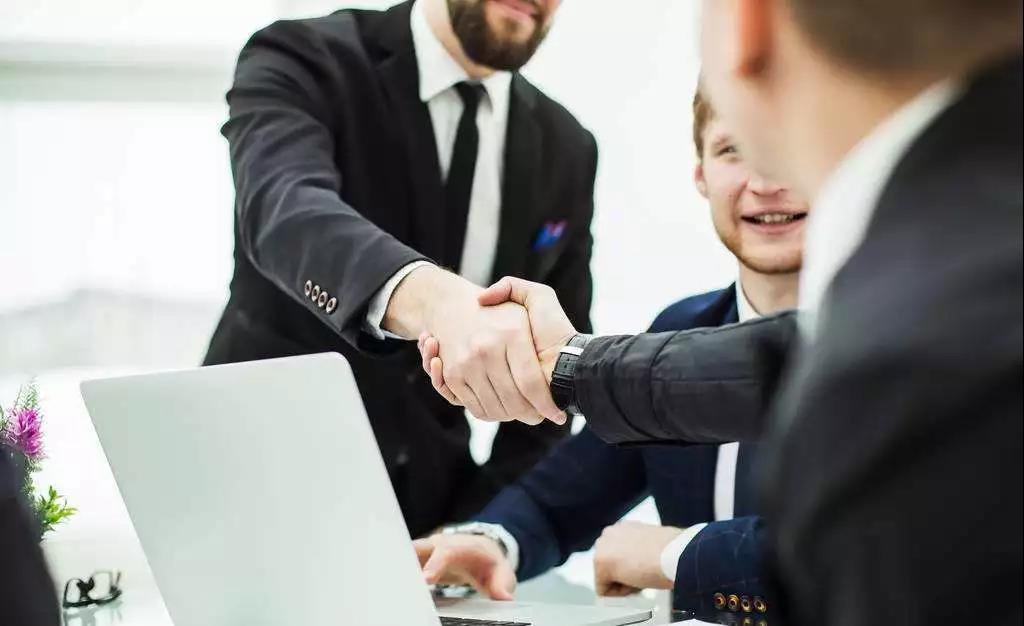 【共業(yè)堂】銷售都(dōu)是(shì)執著(zhe)的(de)“陪聊”高(gāo)手